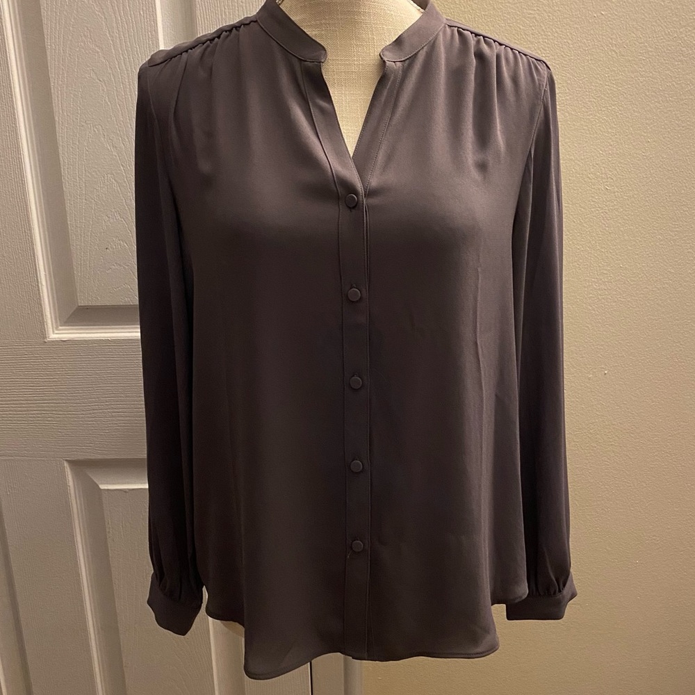 Ann Taylor Women’s sz petite medium button blouse